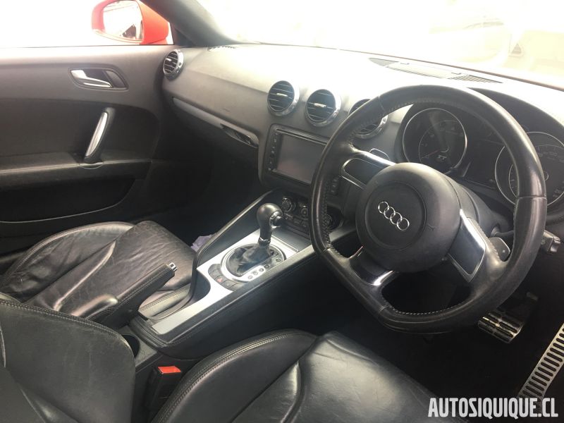 Archivo:Audi TT MK2 JDM Interior.jpeg