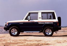 Mitsubishi pajero 1987 photos 1 b.jpg
