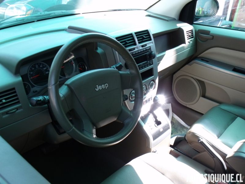 Archivo:Jeep Compass 1 USDM MY2007 - 2010 INTERIOR.jpeg