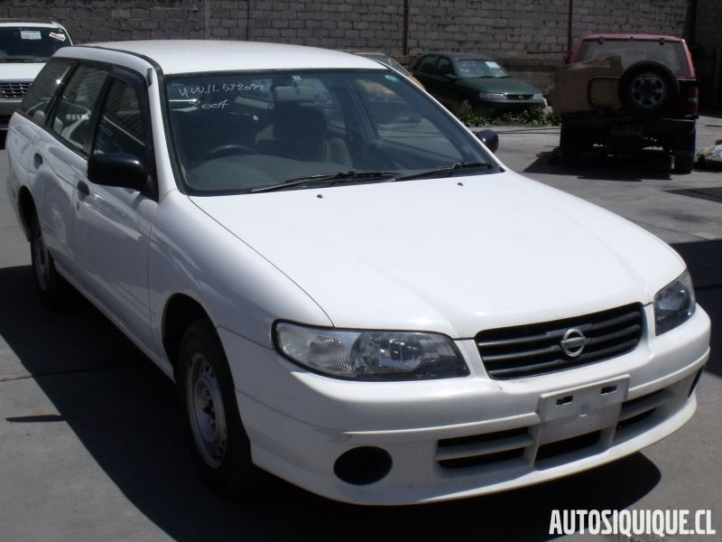 Archivo:Nissan Expert 08-2002 - 11-2005.jpeg